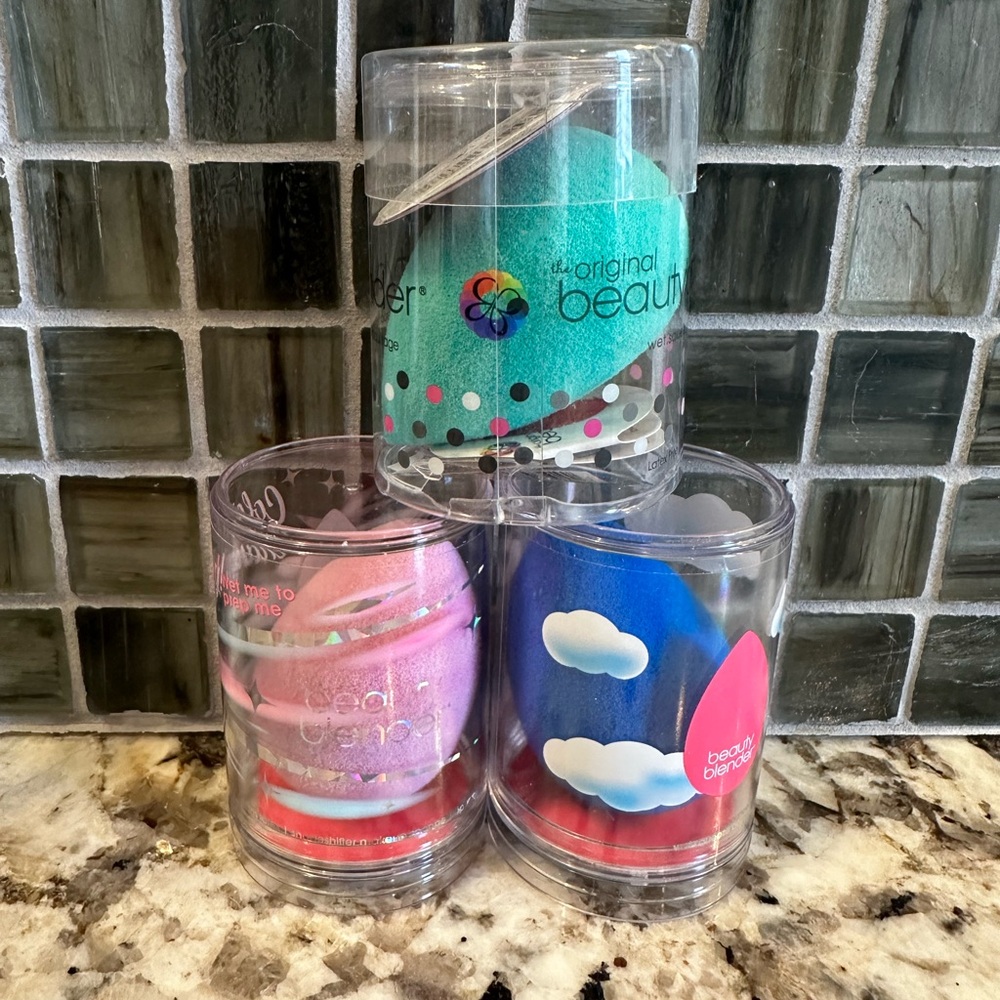 Bundle of 3 Original Beauty Blenders  NWT
